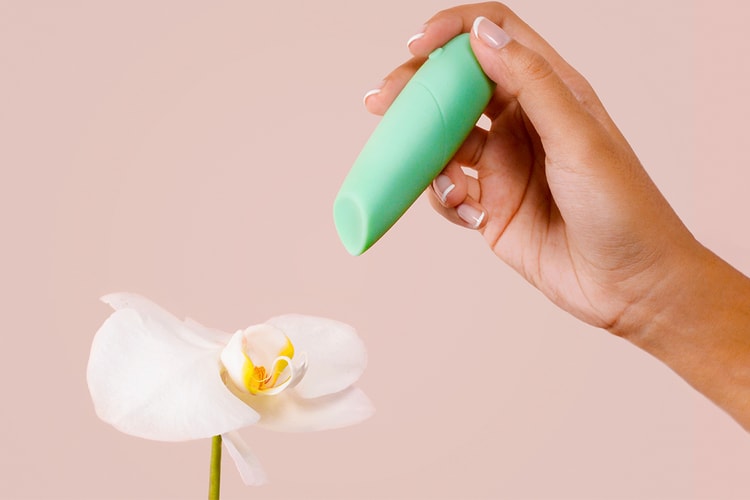 How To Use Smile Makers Orgasmic Lipstick Vibrator, The Whisperer