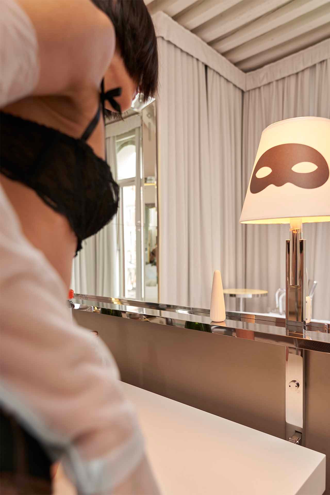 valentine's day hotel italy venice palazzina grassi Philippe Starck yspot collaboration package