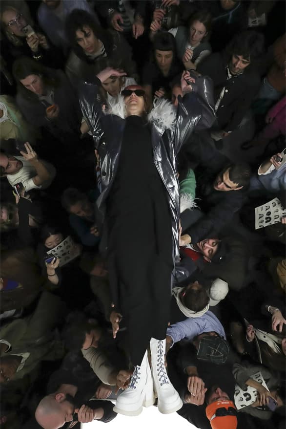 sunnei milan fashion week trust fall crowdsurfing show