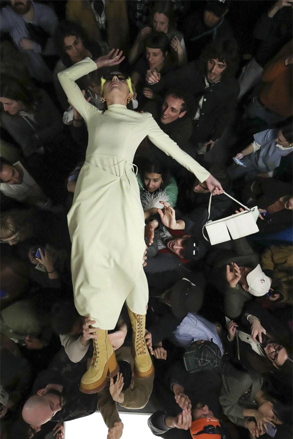 sunnei milan fashion week trust fall crowdsurfing show