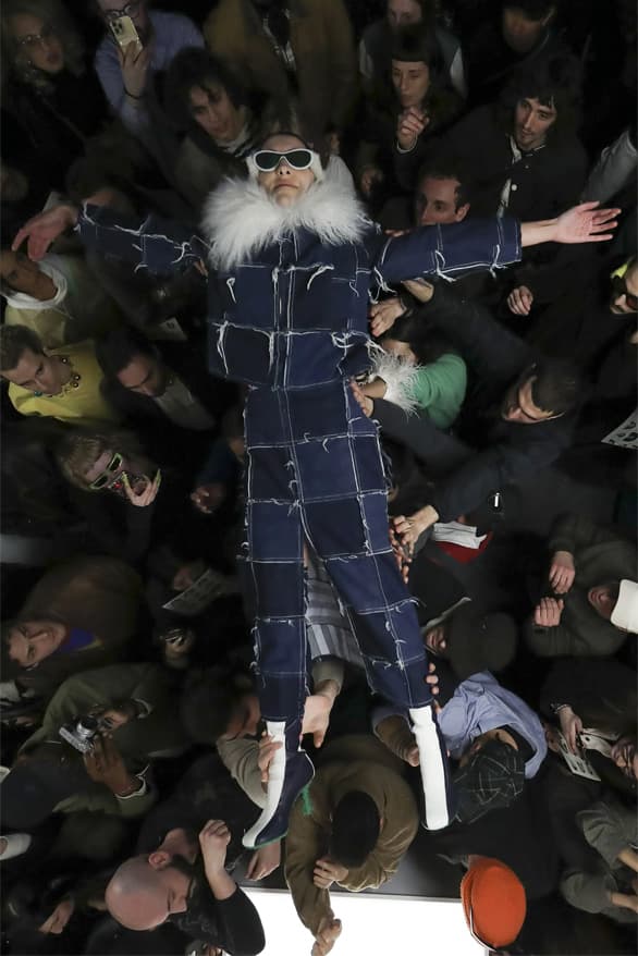 sunnei milan fashion week trust fall crowdsurfing show