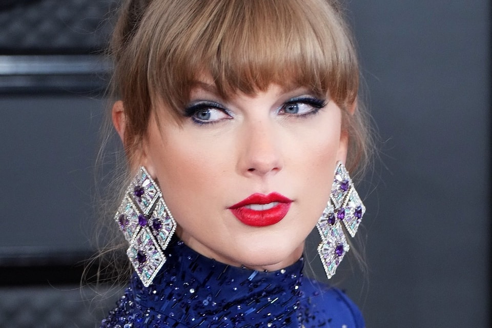 Taylor Swift Wins IFPI Global Recording Artist of the Year Award