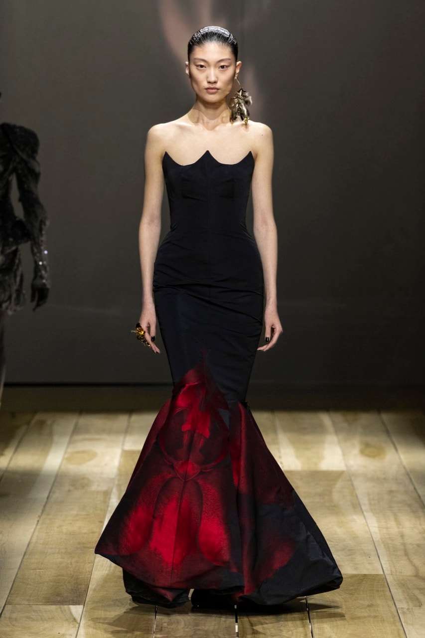 alexander mcqueen naomi campbell paris fashion week dresses