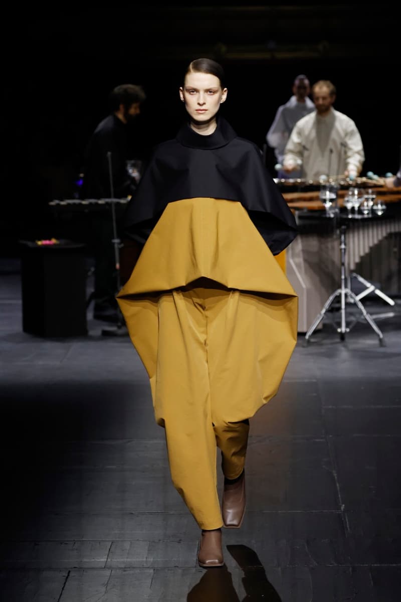 issey miyake paris fashion week runway mirrors music