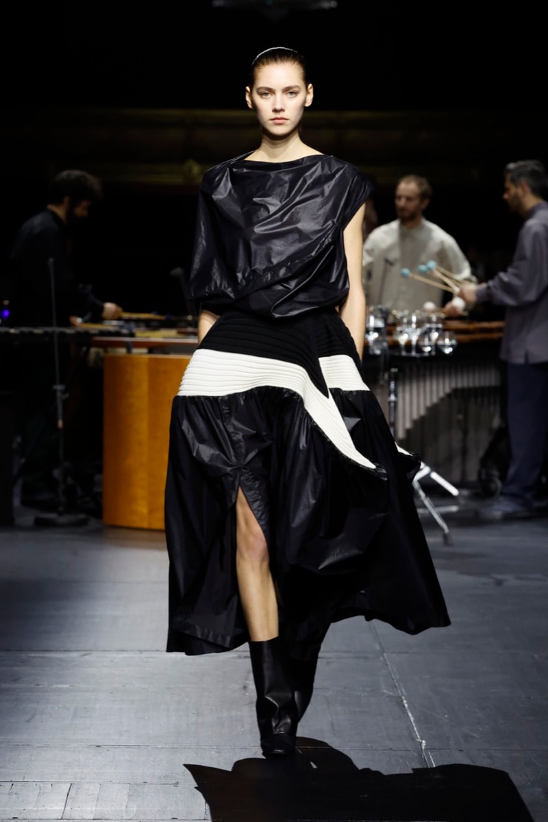 issey miyake paris fashion week runway mirrors music