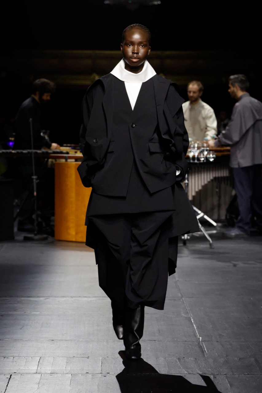 issey miyake paris fashion week runway mirrors music