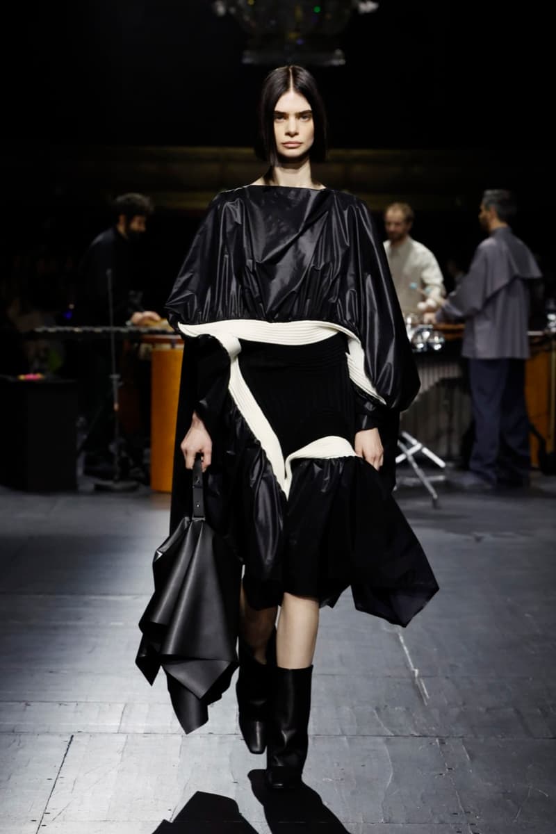 issey miyake paris fashion week runway mirrors music