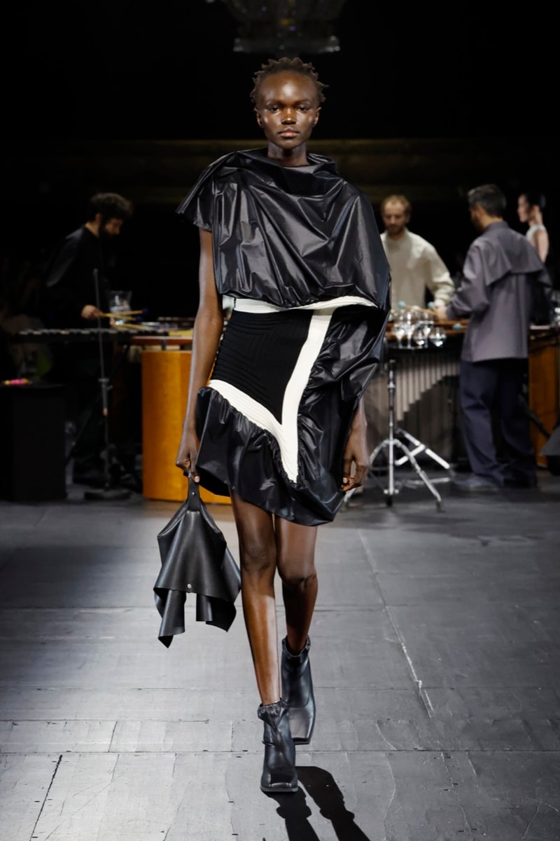 issey miyake paris fashion week runway mirrors music