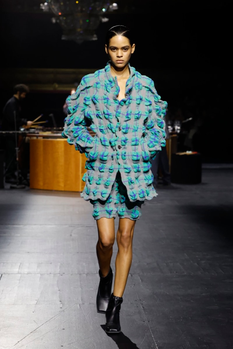 issey miyake paris fashion week runway mirrors music