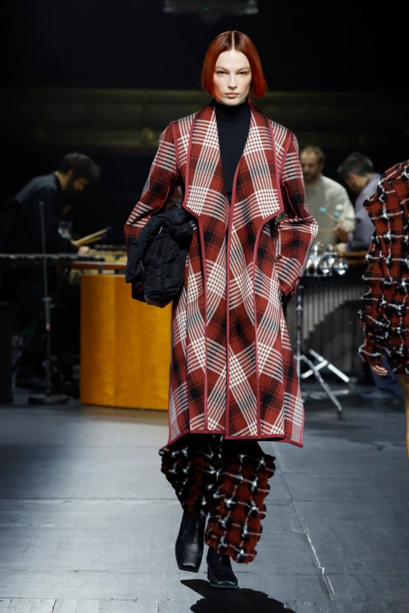 issey miyake paris fashion week runway mirrors music