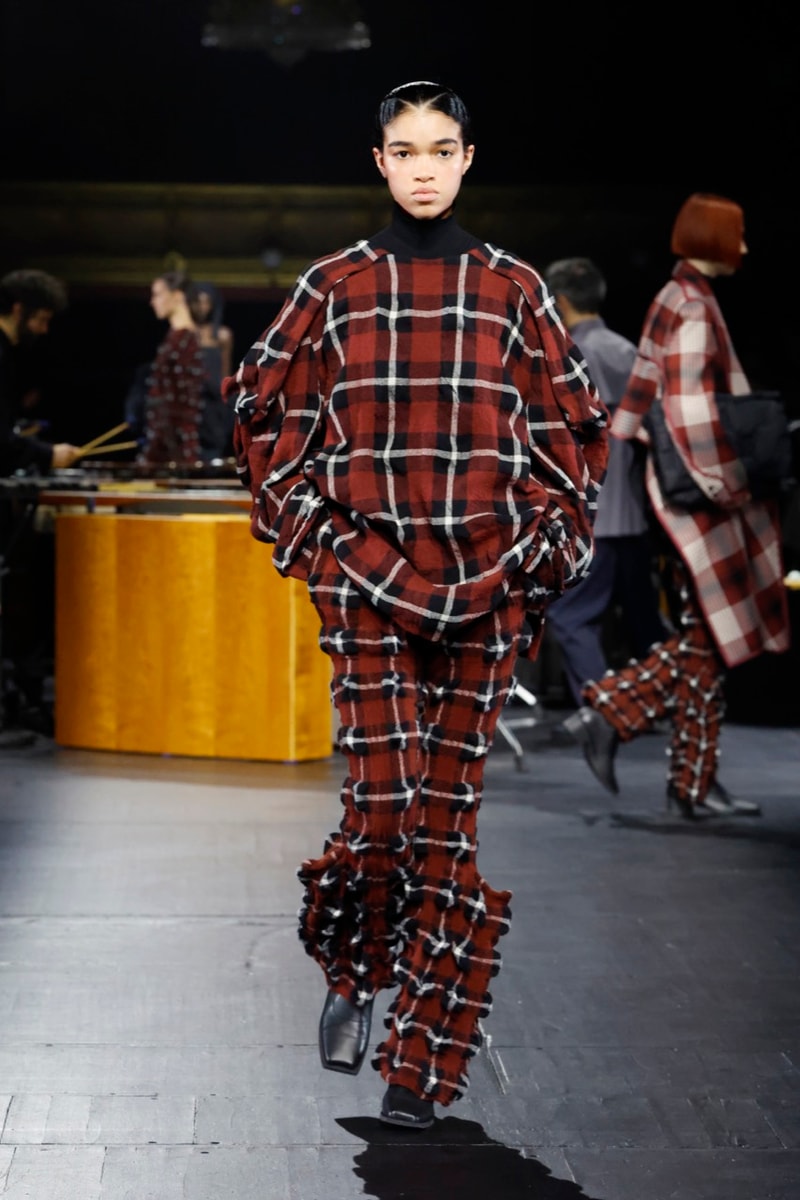 issey miyake paris fashion week runway mirrors music