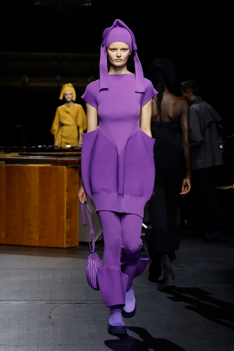 issey miyake paris fashion week runway mirrors music