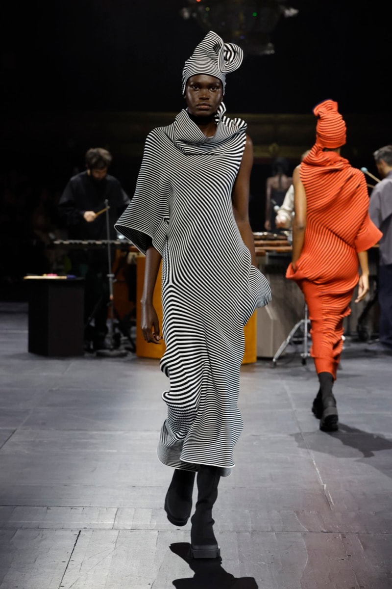 Issey Miyake displays a canvas of colors at Paris Fashion Week 