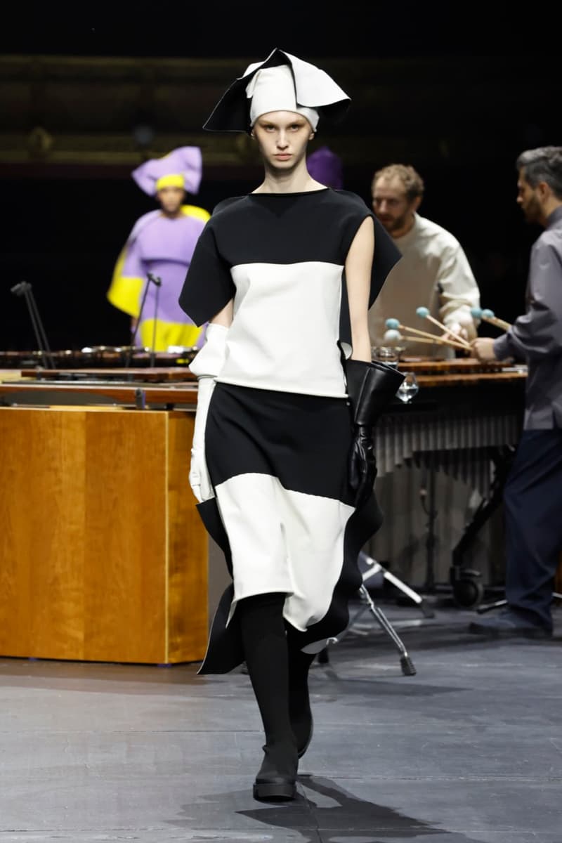 issey miyake paris fashion week runway mirrors music