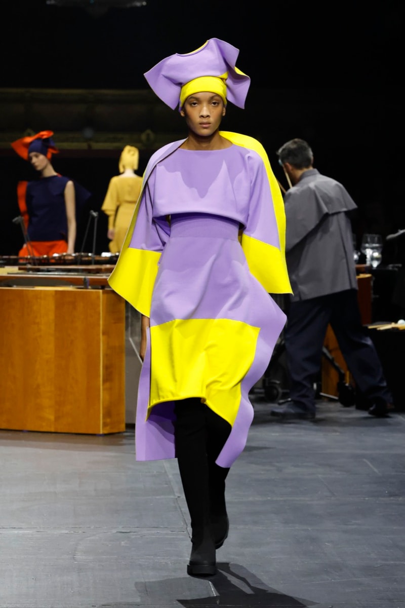 issey miyake paris fashion week runway mirrors music