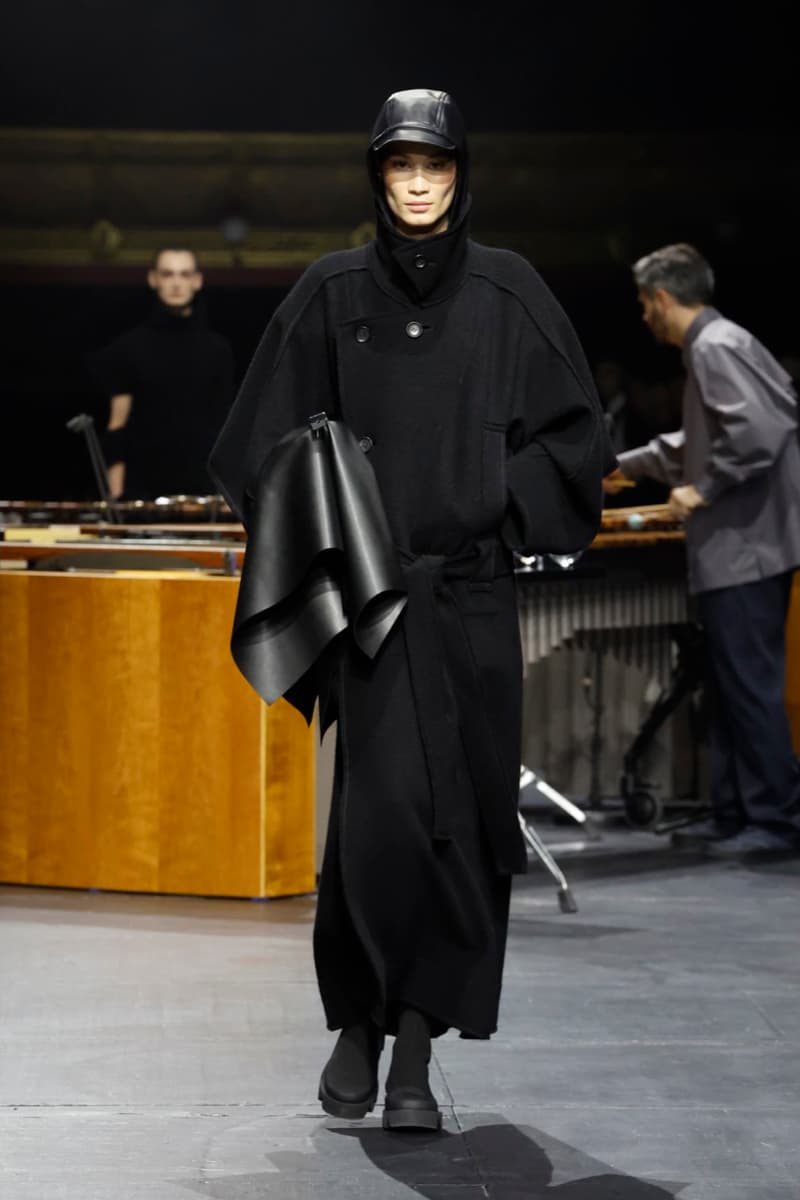 issey miyake paris fashion week runway mirrors music