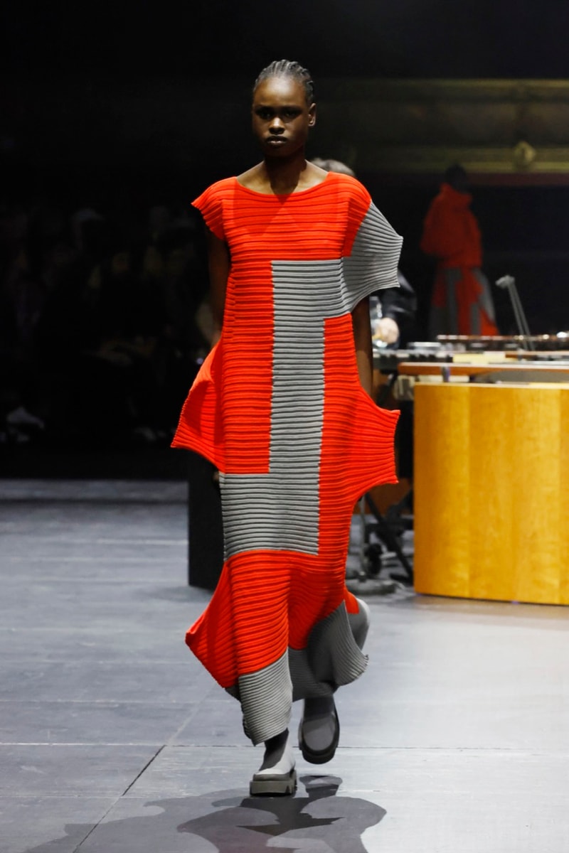 issey miyake paris fashion week runway mirrors music