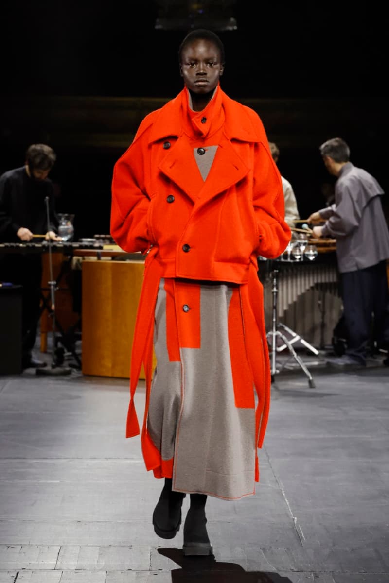 issey miyake paris fashion week runway mirrors music