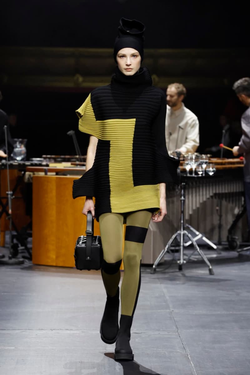 issey miyake paris fashion week runway mirrors music