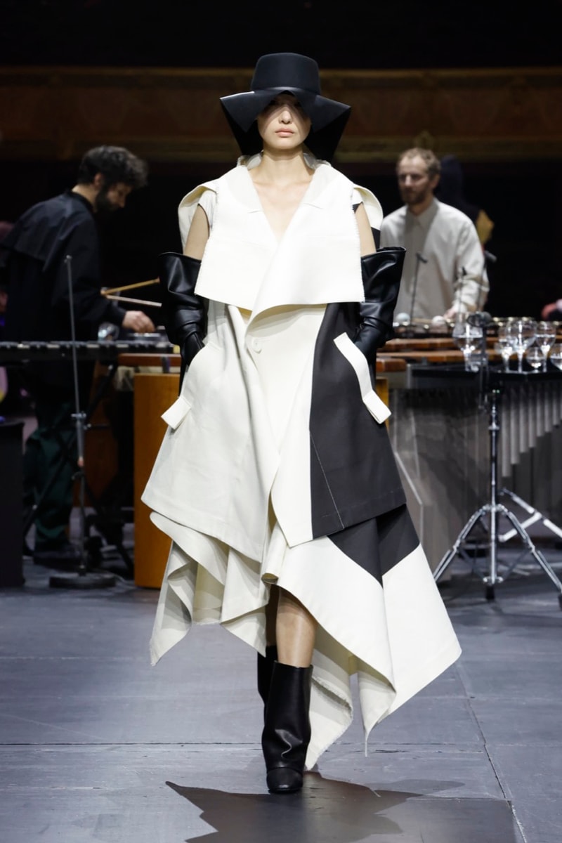 issey miyake paris fashion week runway mirrors music