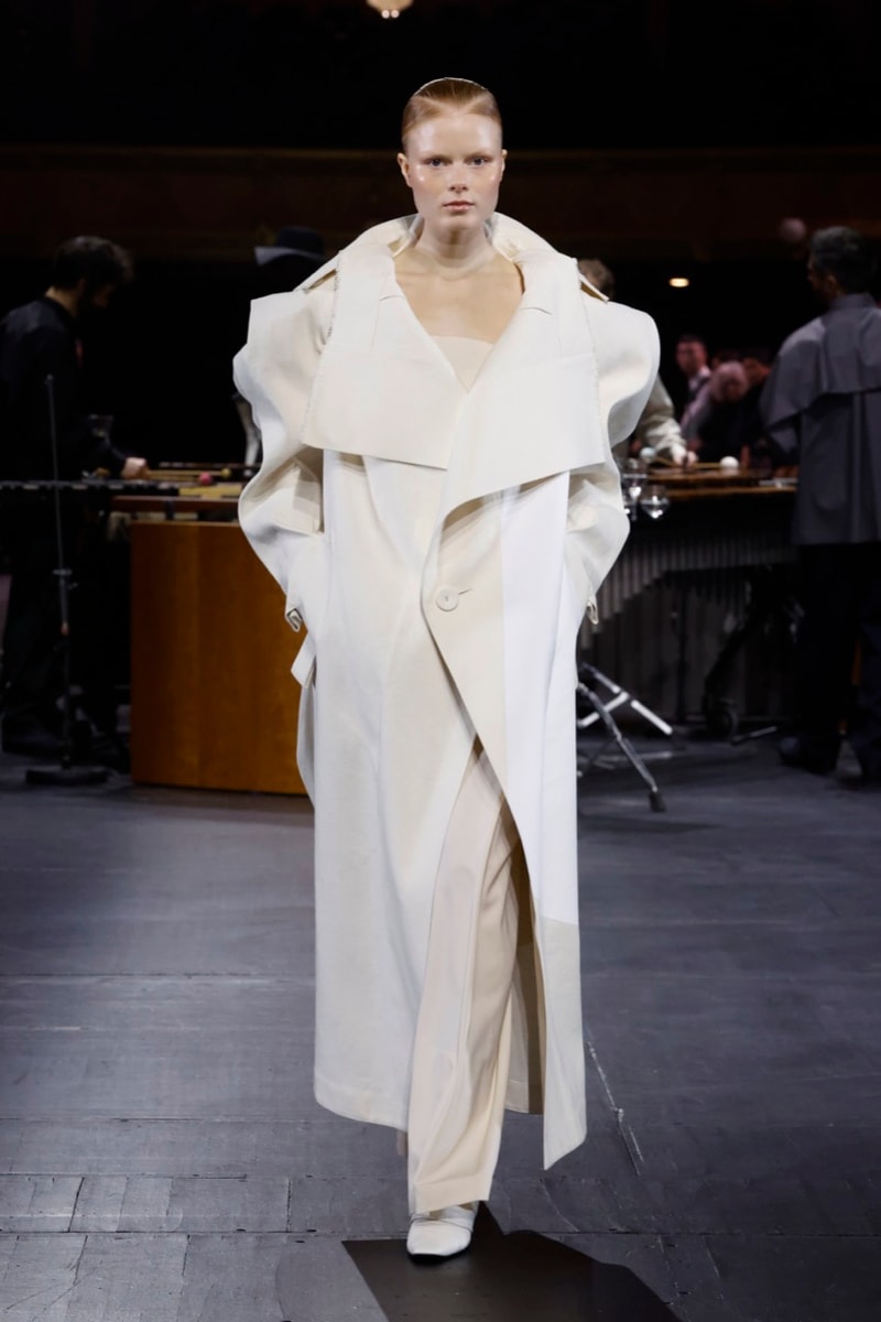 issey miyake paris fashion week runway mirrors music