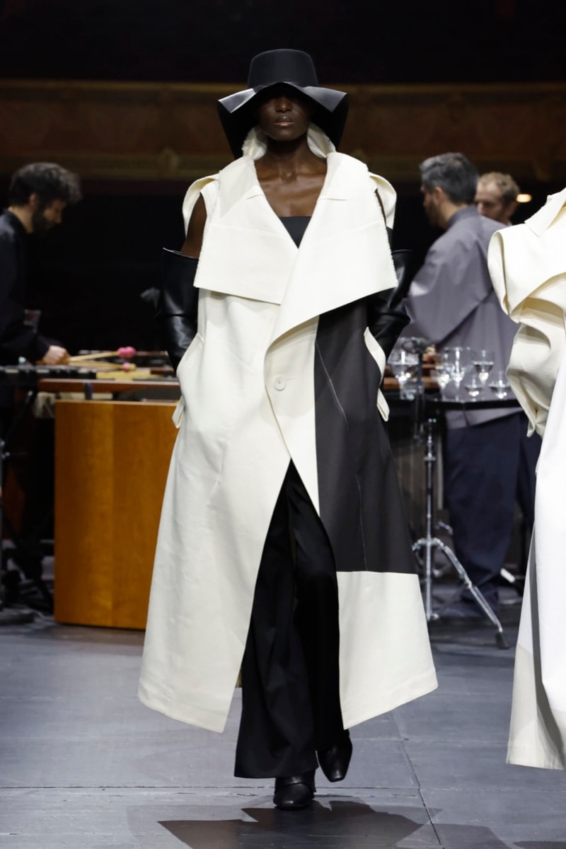 issey miyake paris fashion week runway mirrors music