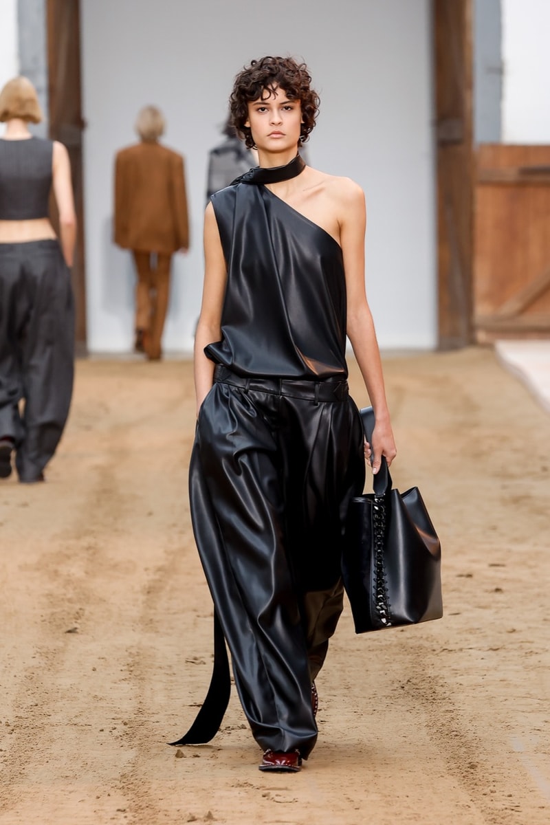 stella mccartney paris fashion week horses runway