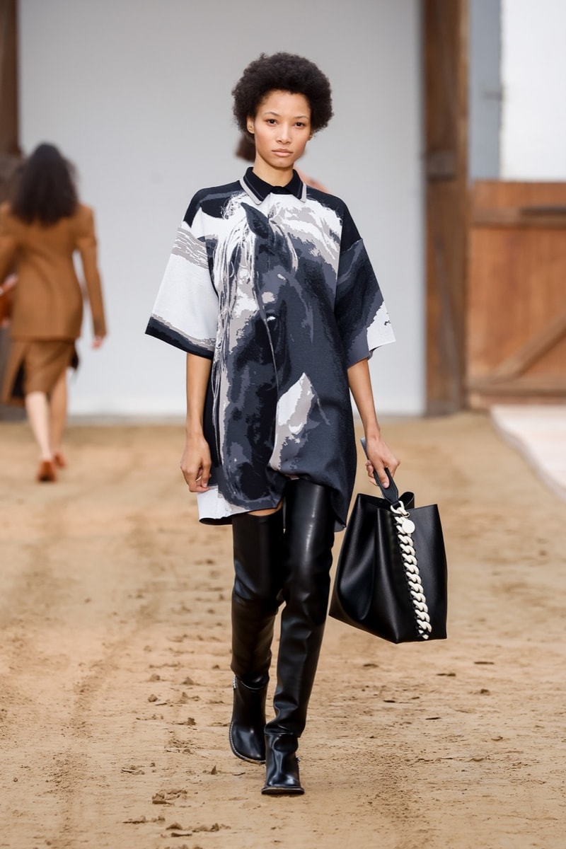 stella mccartney paris fashion week horses runway