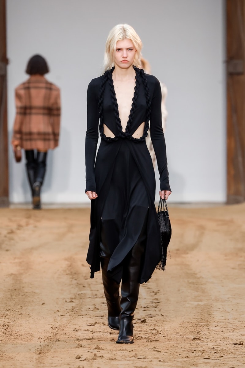 stella mccartney paris fashion week horses runway