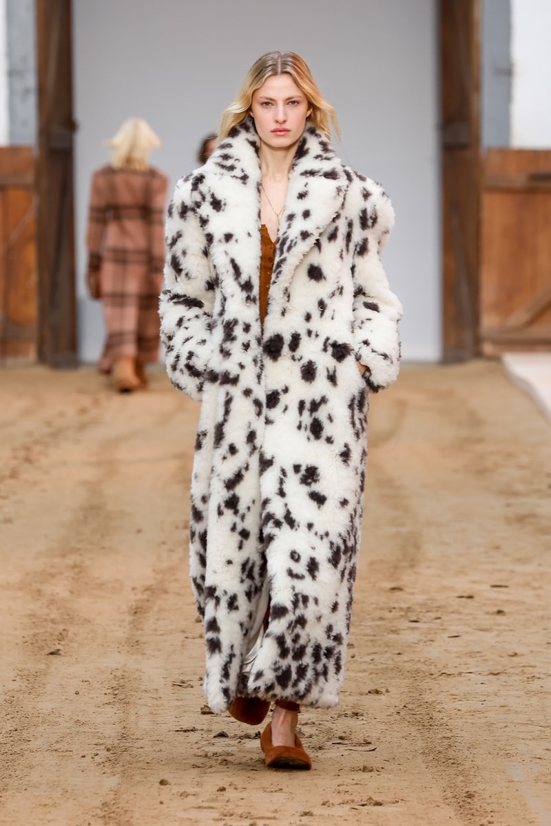 stella mccartney paris fashion week horses runway