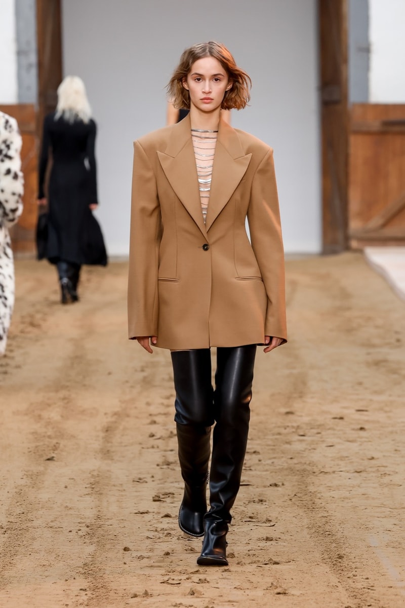 stella mccartney paris fashion week horses runway