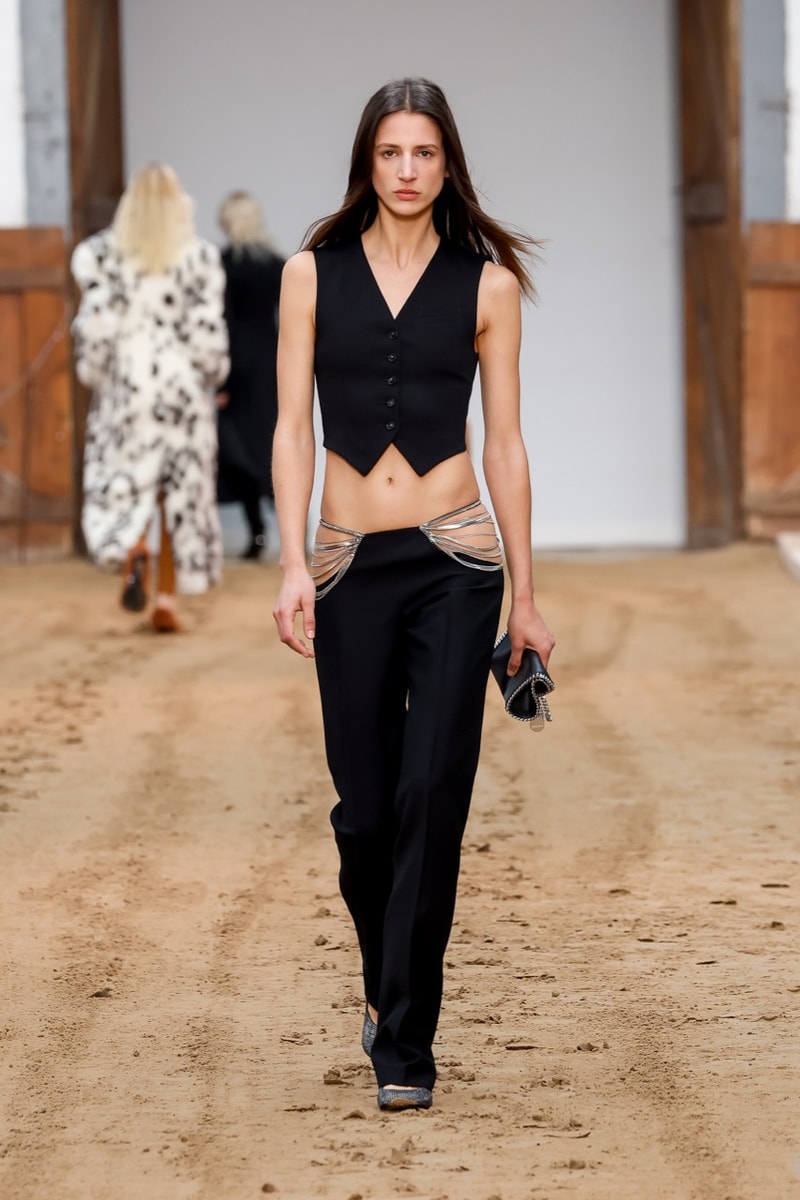 stella mccartney paris fashion week horses runway