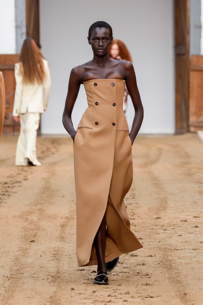 stella mccartney paris fashion week horses runway