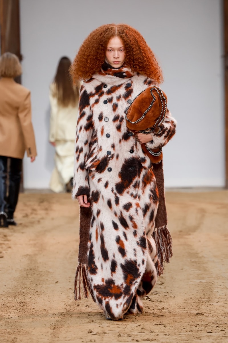 stella mccartney paris fashion week horses runway