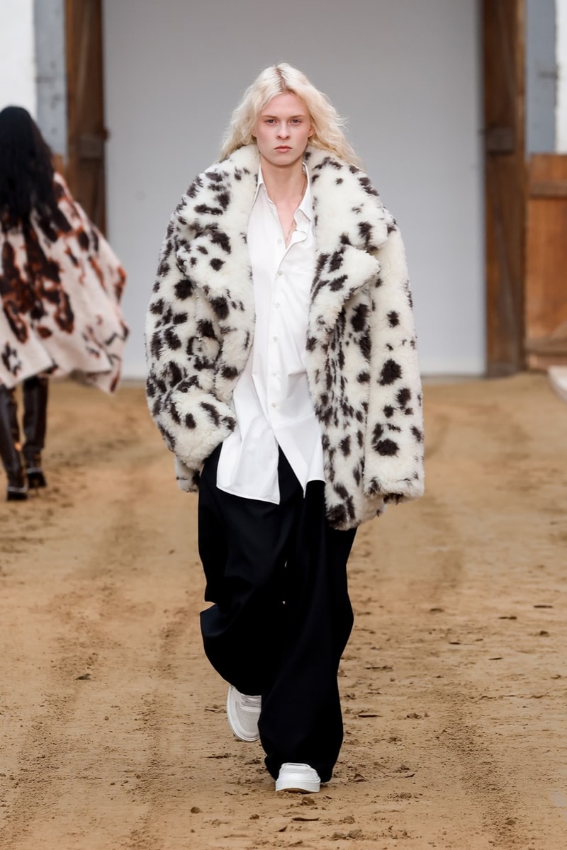 stella mccartney paris fashion week horses runway