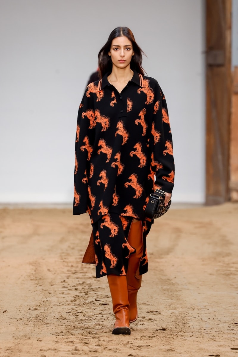 stella mccartney paris fashion week horses runway