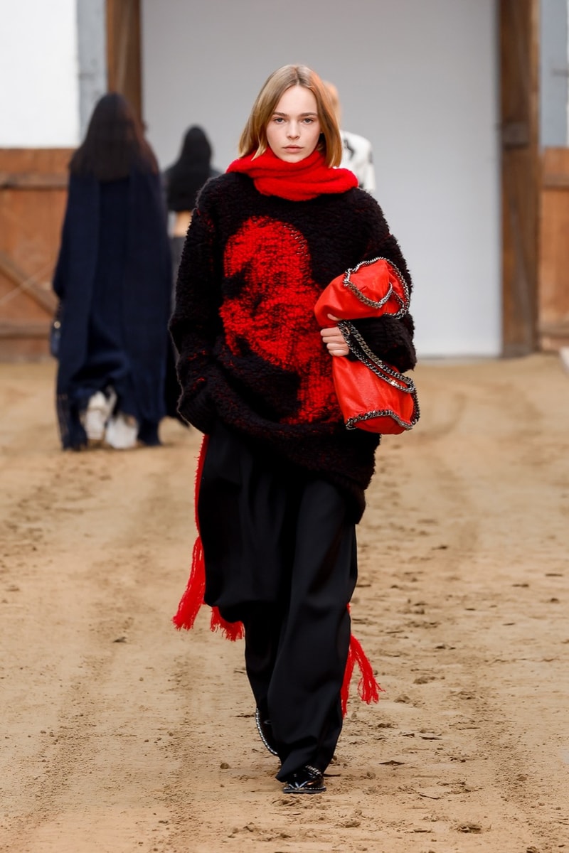 stella mccartney paris fashion week horses runway