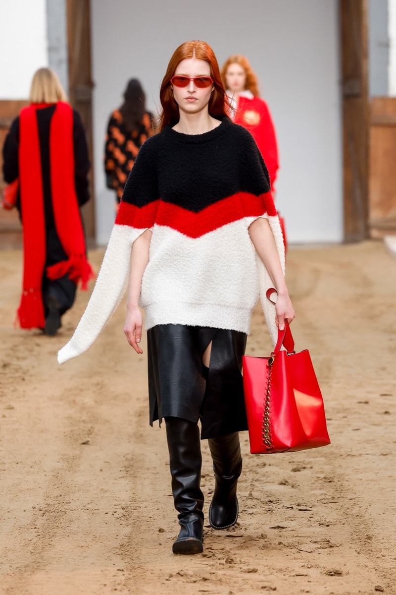 stella mccartney paris fashion week horses runway