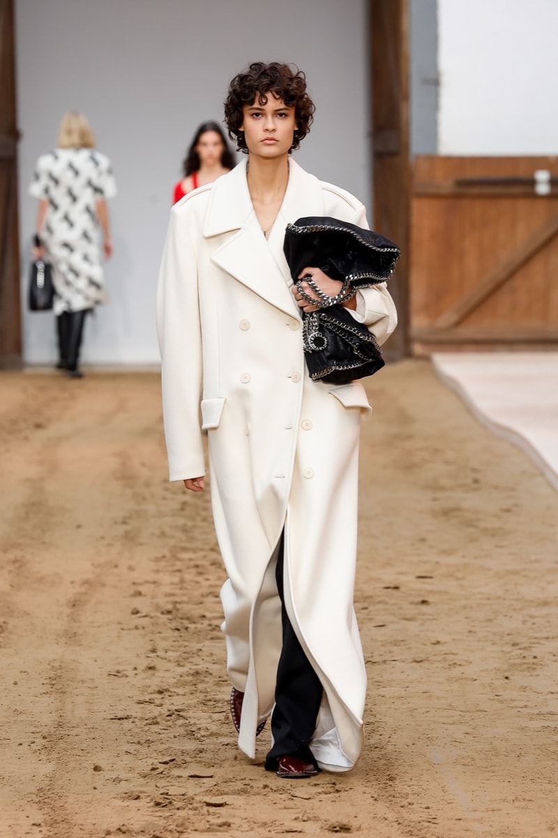 stella mccartney paris fashion week horses runway