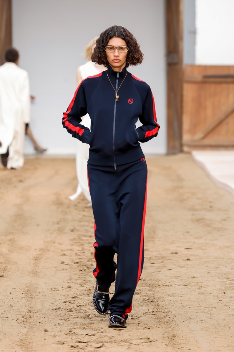 stella mccartney paris fashion week horses runway