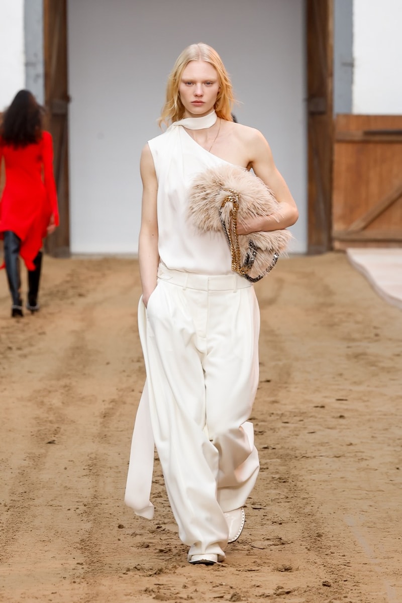 stella mccartney paris fashion week horses runway