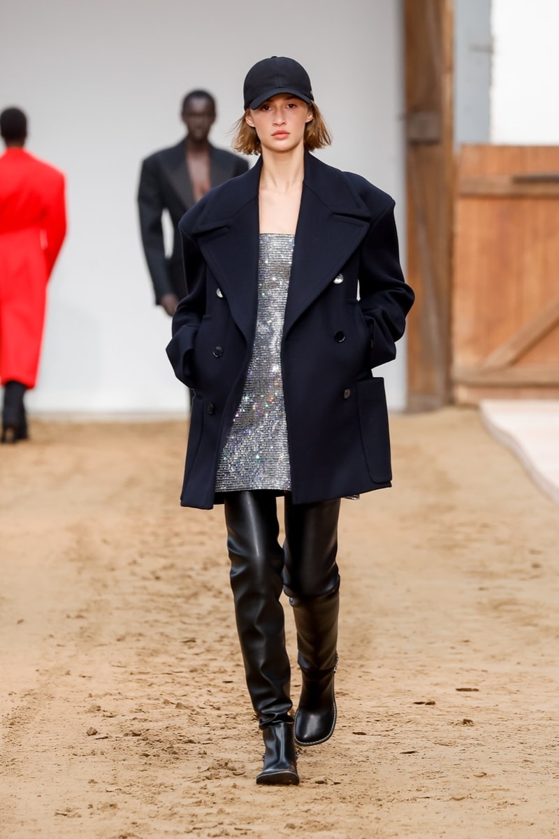 stella mccartney paris fashion week horses runway