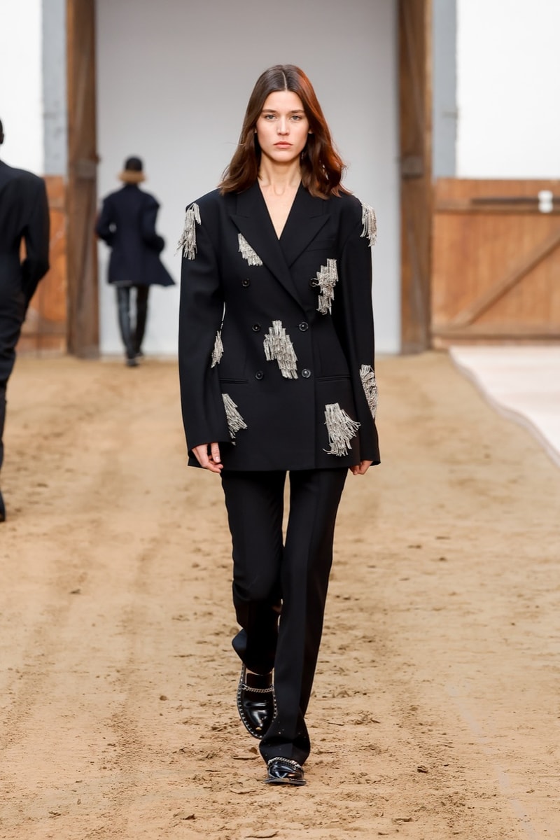 stella mccartney paris fashion week horses runway