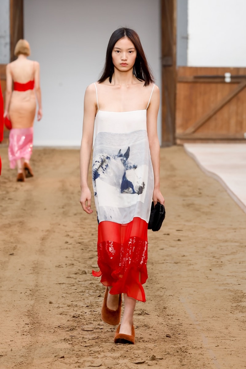 stella mccartney paris fashion week horses runway