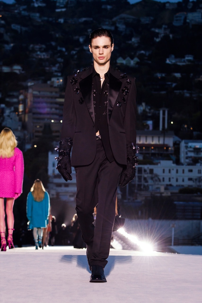 versace fall winter runway show los angeles gigi hadid kendall jenner
