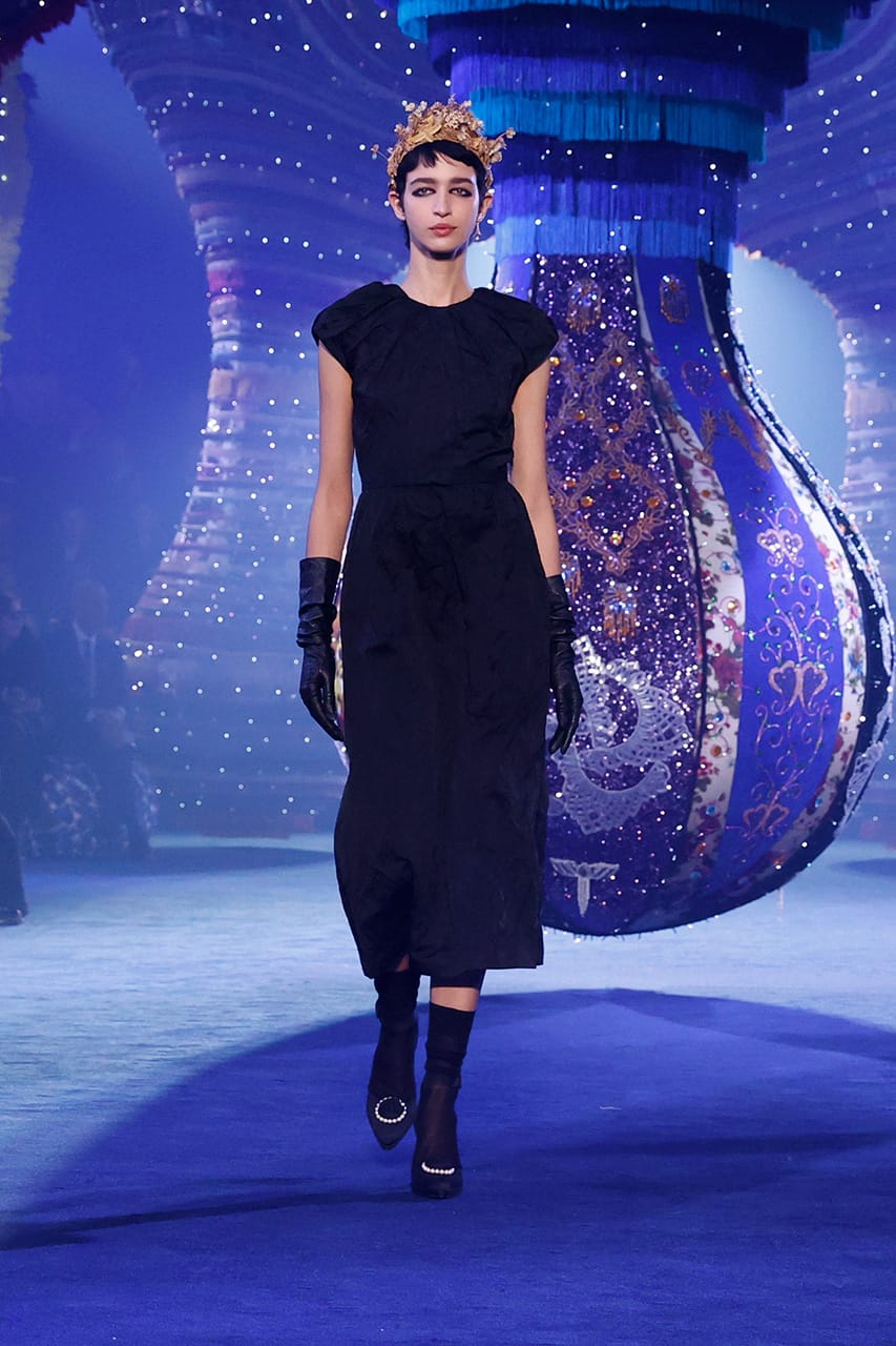A model walks the runway during the Dior Ready to Wear FallWinter News  Photo  Getty Images