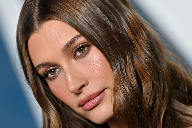 Hailey Bieber Coquette Hair Bow Trend Sandy Liang New Yorj Fashion Week Naomi Campbell Loewe Paris Fashion Week