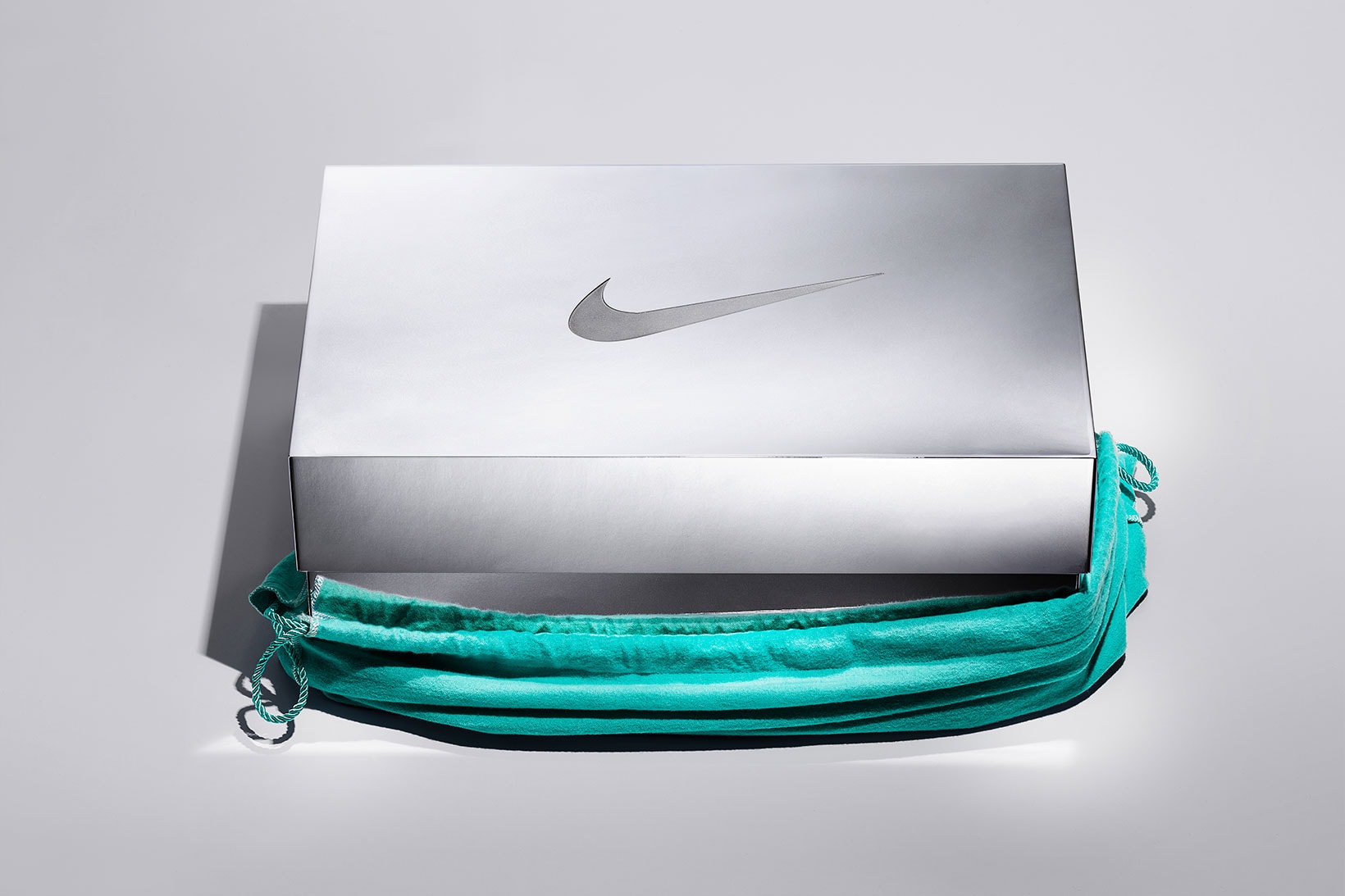Shoebox-Inspired Bold Bags : rectangular bag