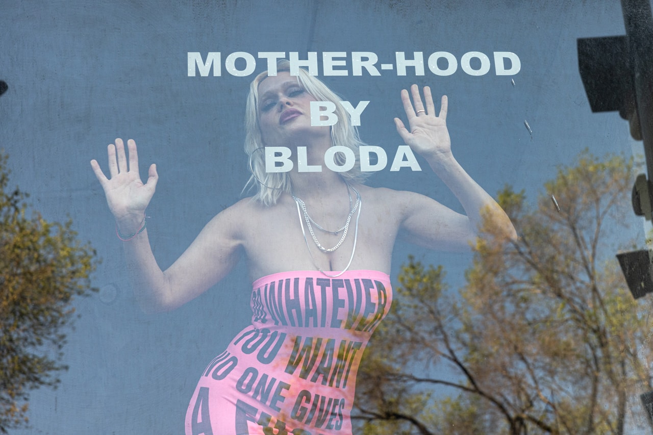 photographer anna bloda photo exhibition motherhood