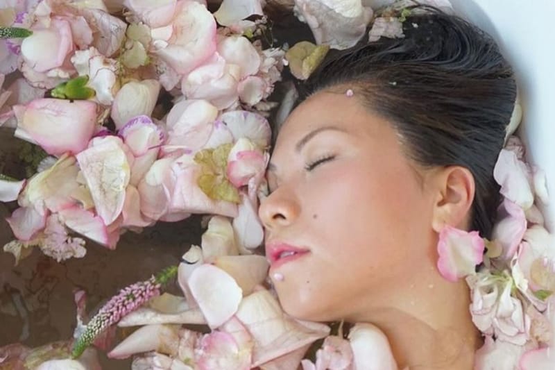 SKINCARE DIARIES: Hyaluronic Acid Is a Glorified Scam. Here’s Why You Don’t Need It